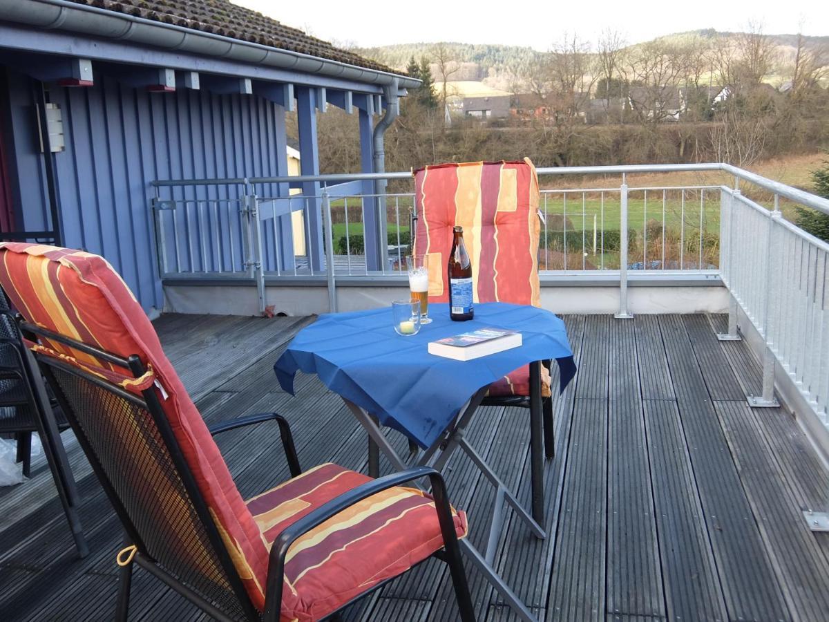 Blaues Haus - Une Maison Bleue Hetzerath Esterno foto